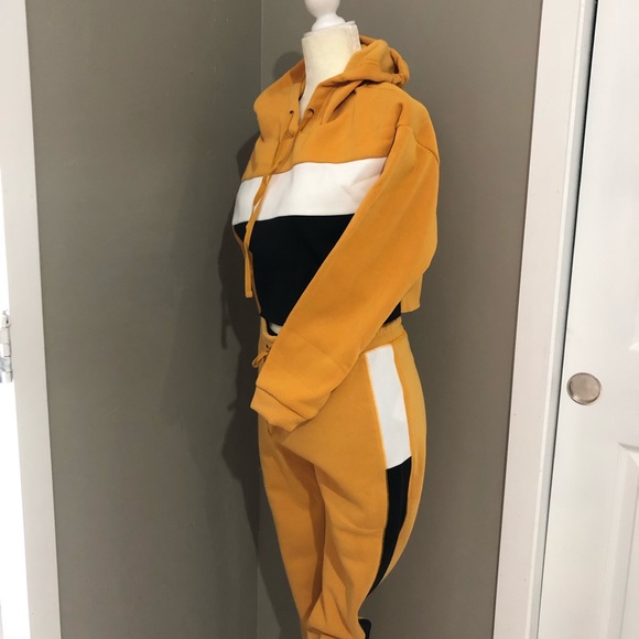 Hooded Jogger - Picture 6 of 9